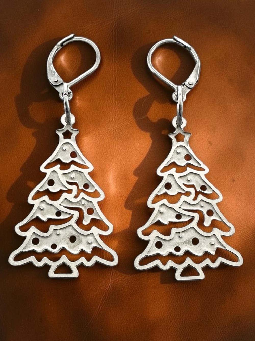 🆕 Christmas Tree Laser Etched Dangle Earrings